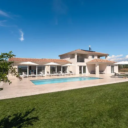 Villa Juki By Briskva