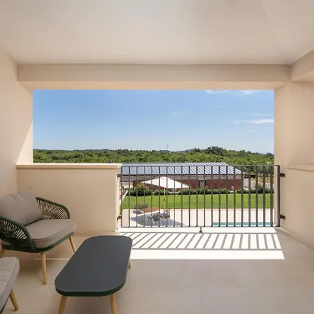 Juki By Briskva Kaštel