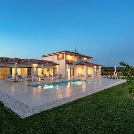 Juki By Briskva Villa *