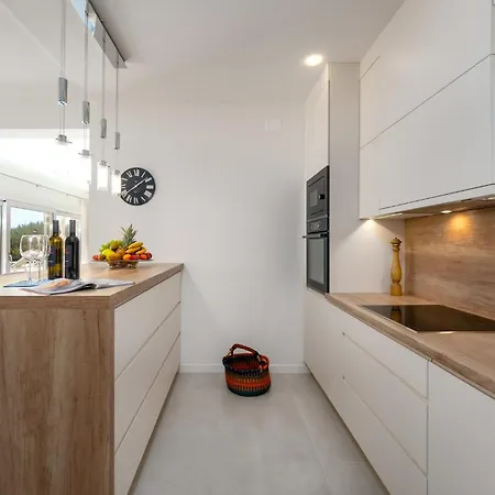 Βίλα Juki By Briskva Kaštel