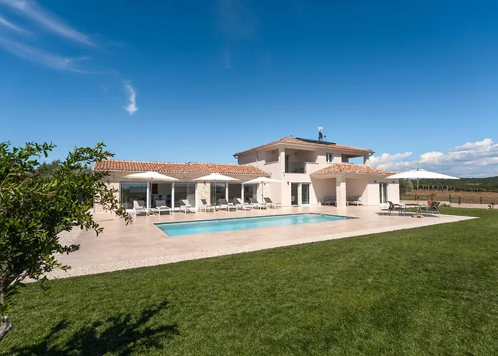 Villa Juki By Briskva