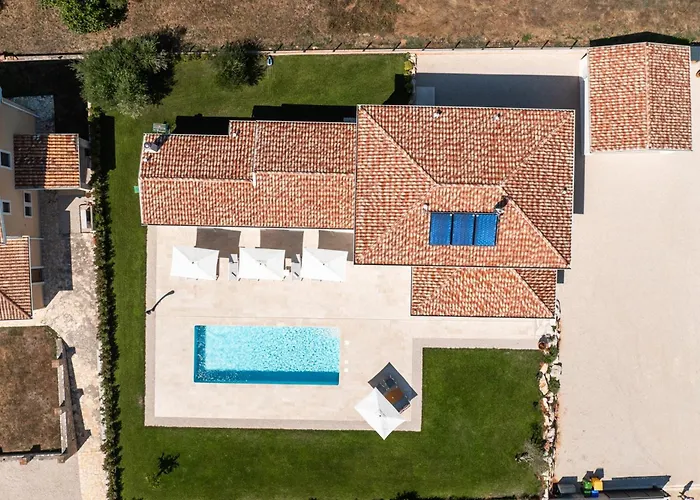 Juki By Briskva Villa Kastel