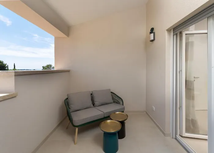 Juki By Briskva Kastel