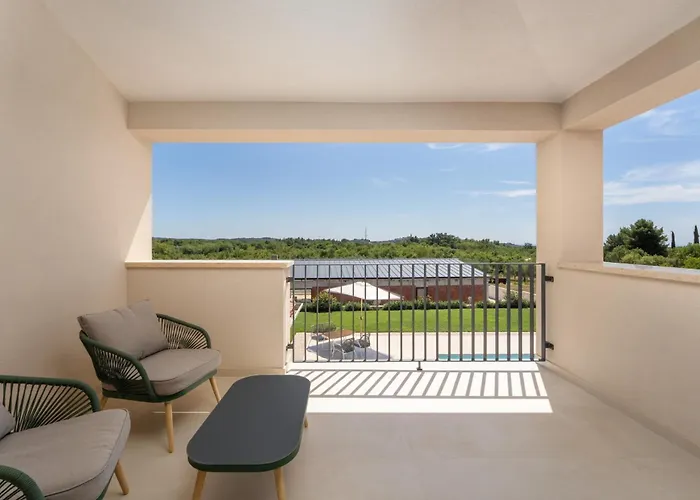 Juki By Briskva Kastel