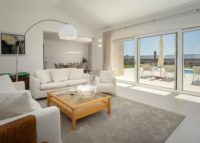 Juki By Briskva Villa