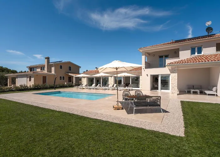 Juki By Briskva Villa